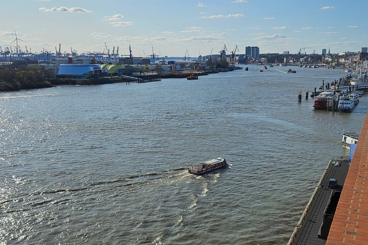 Zu sehen ist der Hamburger Hafen