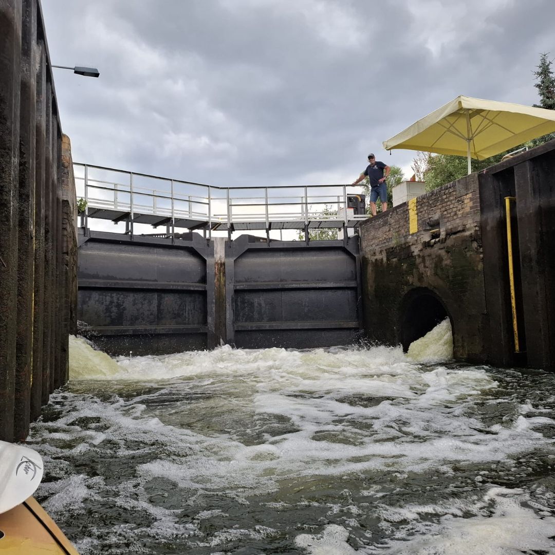 Zu sehen ist ein Damm